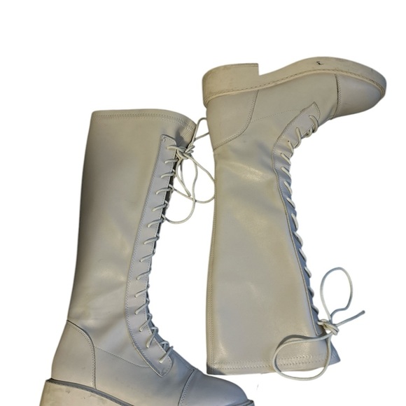 Cream-coloured Knee-High Lace-Up Boots - Picture 3 of 7